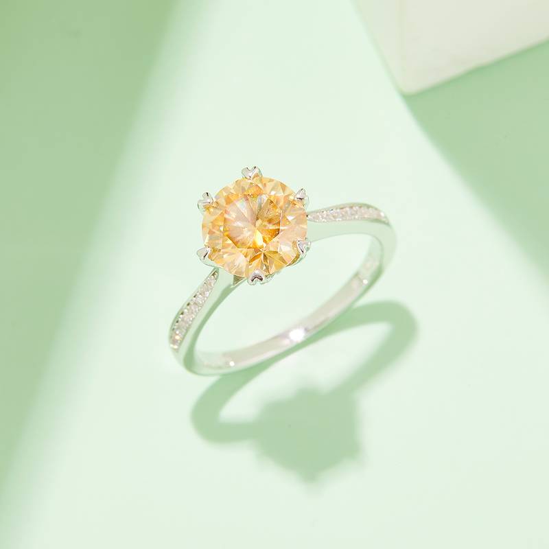 时来运转S925银镀白金莫桑钻女戒2.0克拉D级